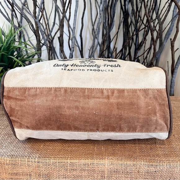 Clea Ray The Seafood Heaven Canvas Tote. - Picture 10 of 14